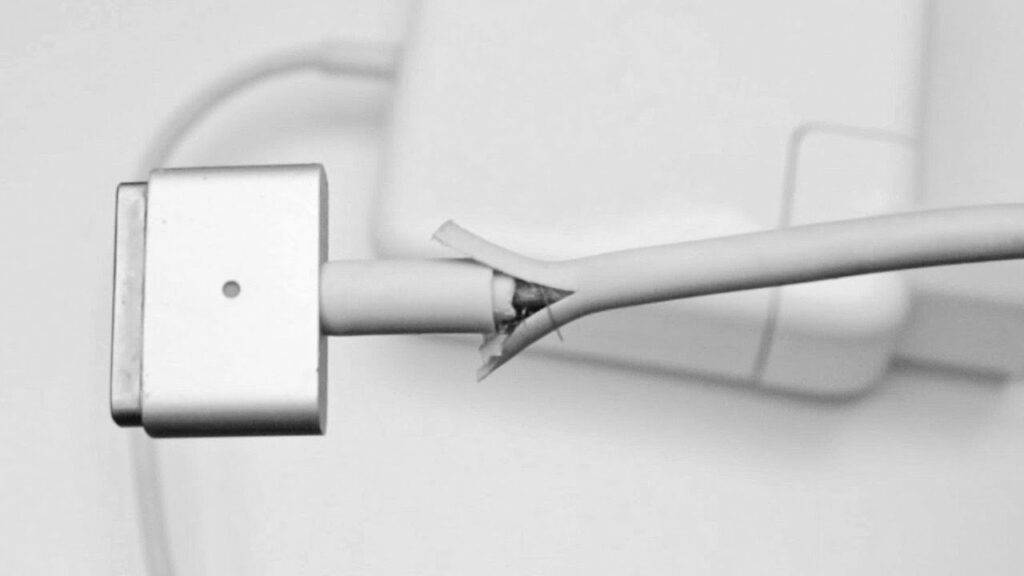 naprawa kabla ładowania macbook uszkodzony kabel