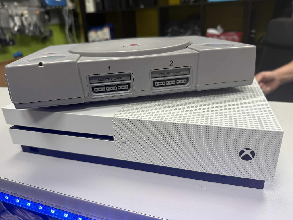 PlayStation 1 ustawione na konsoli Xbox One w serwisie GSM w Warszawie – naprawa i serwis konsol do gier, także modeli retro